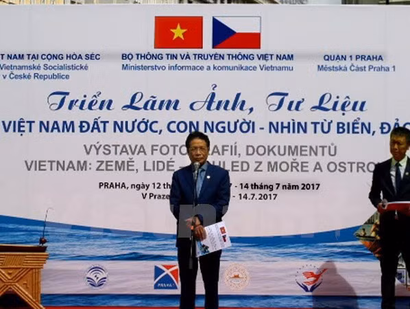 Une exposition sur la souveraineté maritime vietnamienne en République tchèque ảnh 1