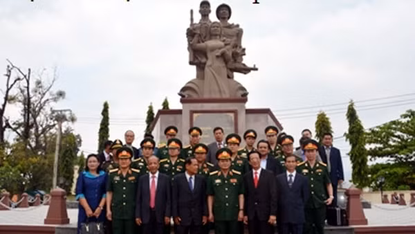 Inauguration du Mémorial des Héros morts pour la Patrie Cambodge - Vietnam ảnh 1