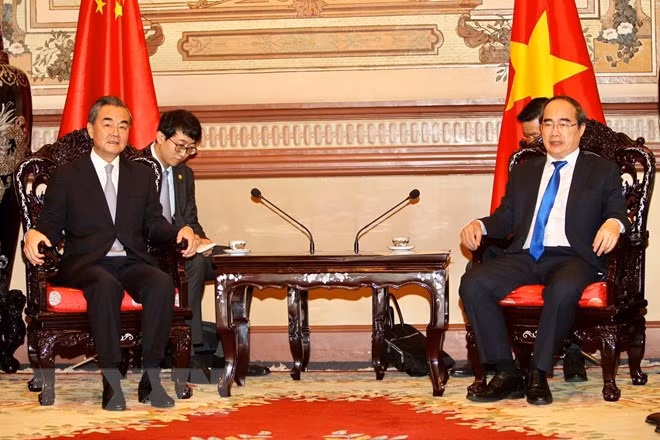 Le ministre chinois des AE en visite à Ho Chi Minh-Ville ảnh 1