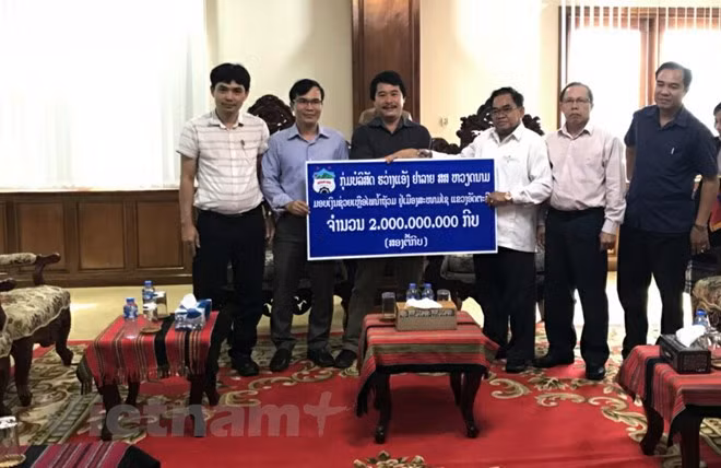  Hoang Anh Gia Lai continue d’aider les Laotiens après l'effondrement du barrage de Xepian-Xe Namnoy ảnh 1