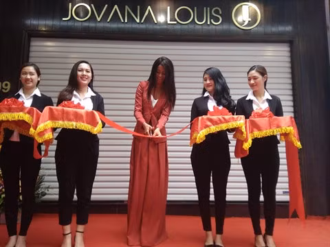 Ouverture de la boutique de vêtements de l’épouse de l’ambassadeur d’Haïti à Hanoï ảnh 1