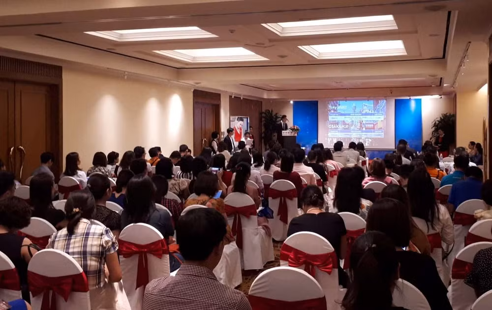 Ouverture de lignes aériennes reliant Hanoï et les villes chinoises de Shenzhen et Guangzhou ảnh 1