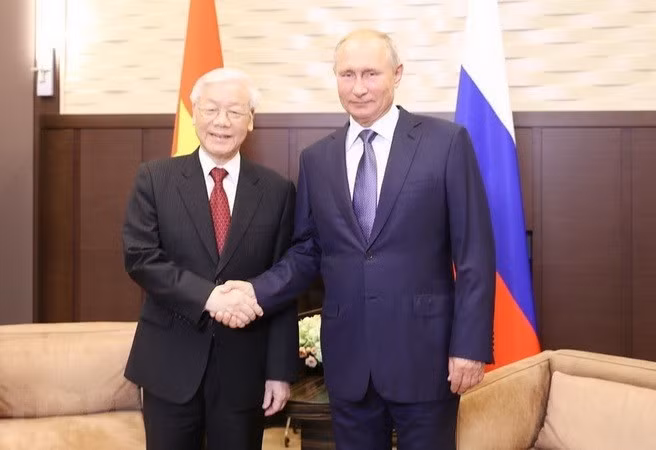Les visites du leader du PCV créent un nouvel élan pour les relations avec la Russie et la Hongrie ảnh 1