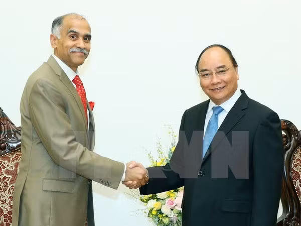 Le PM Nguyên Xuân Phuc reçoit l'ambassadeur indien Harish Parvathaneni ảnh 1
