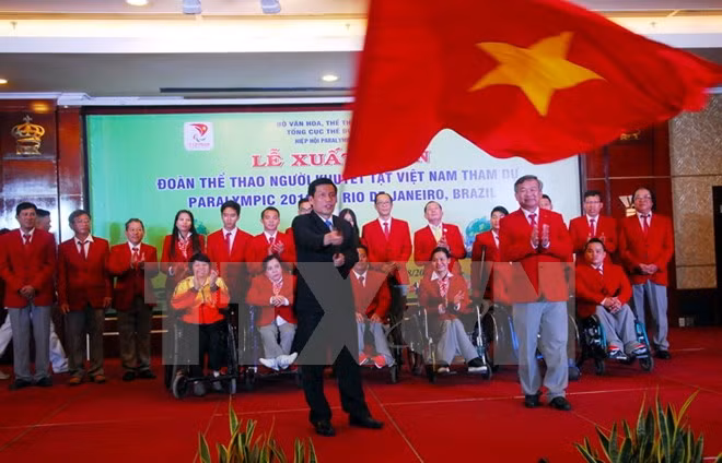 Les sportifs vietnamies partent pour les Jeux paralympiques de Rio 2016 ảnh 1