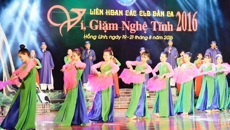 Ouverture du festival de chants populaires "vi" et "giam" de Nghê Tinh 2016 ảnh 1
