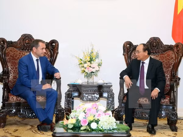Le PM Nguyen Xuan Phuc reçoit l'ambassadeur de France au Vietnam ảnh 1