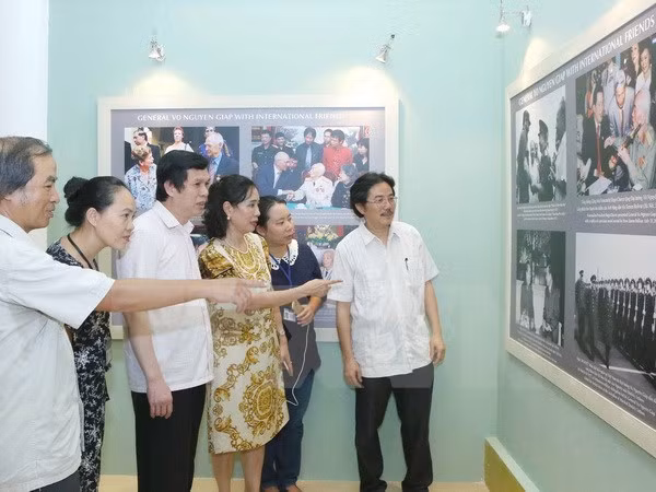 Exposition “le général Vo Nguyen Giap - Portrait d’un homme légendaire” ảnh 1
