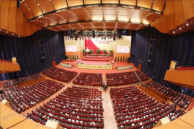 Le XIIIe Congrès du Parti vote le nombre de membres du Comité central ảnh 1