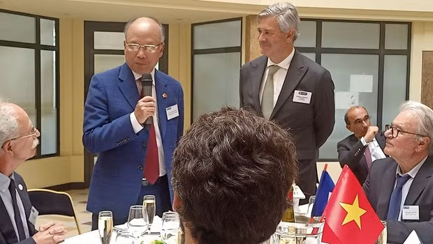 Des entreprises françaises envisagent de coopérer avec le Vietnam dans l'économie maritime ảnh 1