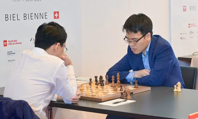La star des échecs Le Quang Liem remporte le Grandmaster Triathlon du festival d'échecs de Bienne ảnh 1