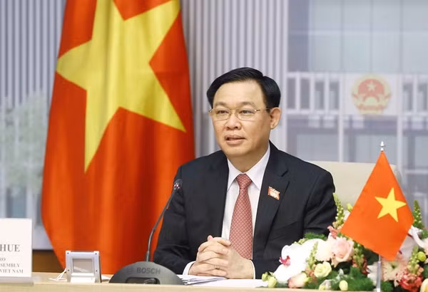 Le président de l’AN Vuong Dinh Huê effectuera une tournée en Indonésie et en Iran ảnh 1
