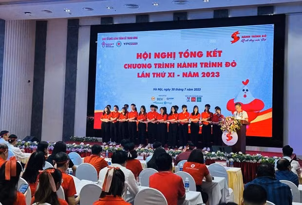 Don de sang : le programme « Itinéraire rouge » collecte plus de 115.000 unités de sang ảnh 1