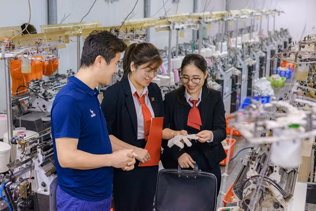 La croissance économique du Vietnam devrait se redresser au second semestre 2023, selon FMI ảnh 1