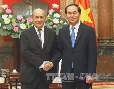 Le chef de l'Etat reçoit les ministres français et indien de la Défense ảnh 1