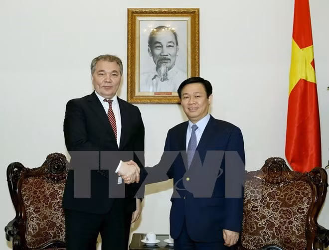 Le Vietnam accorde une grande priorité à ses relations avec la Russie ảnh 1