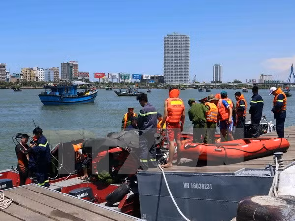 Naufrage d’un bateau à Da Nang : trois portés disparus ont été retrouvés morts ảnh 1