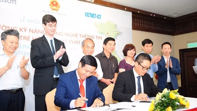 Microsoft soutient la formation aux TI des jeunes des zones éloignées ảnh 1