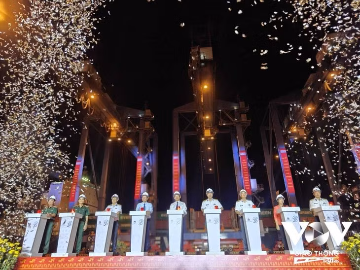 Hô Chi Minh-ville: Le port Tân cang ouvre l’année du Dragon dans l’efferverscence ảnh 1