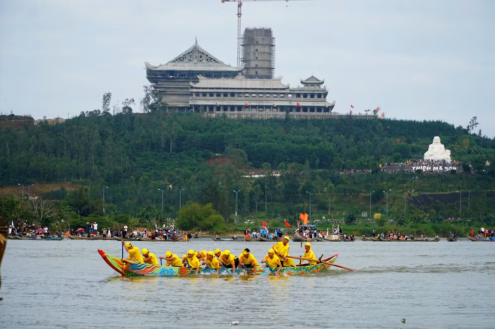 Le festival des courses de bateaux de Tinh Long arrive à bon port ảnh 1