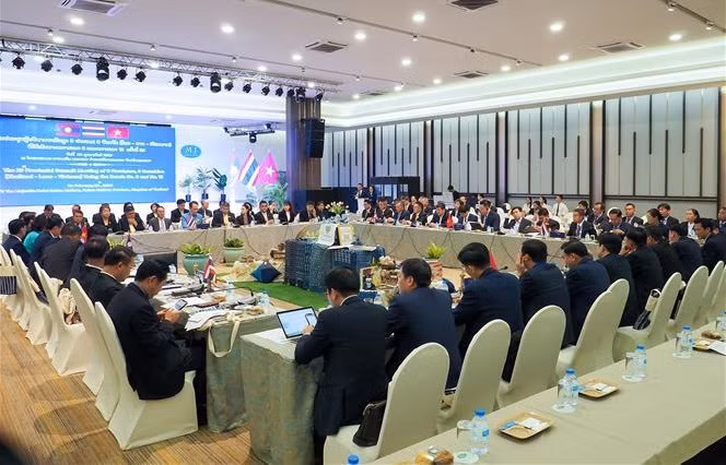 Promouvoir une coopération intégrale entre neuf provinces du Vietnam, du Laos et de la Thaïlande ảnh 1
