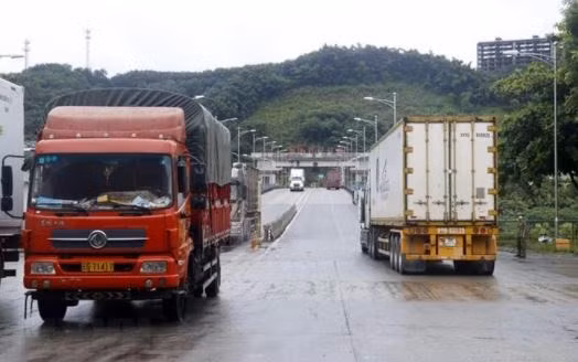 Lao Cai assure un commerce transfrontalier fluide pendant le Têt ảnh 1