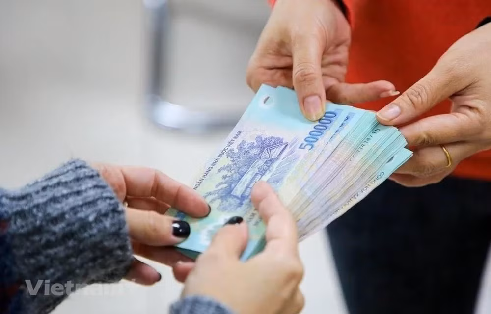 Le gouvernement examine une hausse de 6% du salaire minimum régional dès juillet ảnh 1