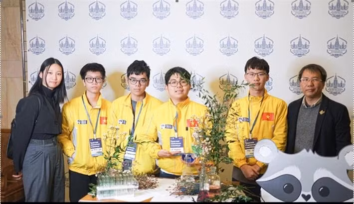 Des lycéens vietnamiens primés à un concours russe de chimie ảnh 1 Des lycéens vietnamiens primés à un concours russe de chimie ảnh 1