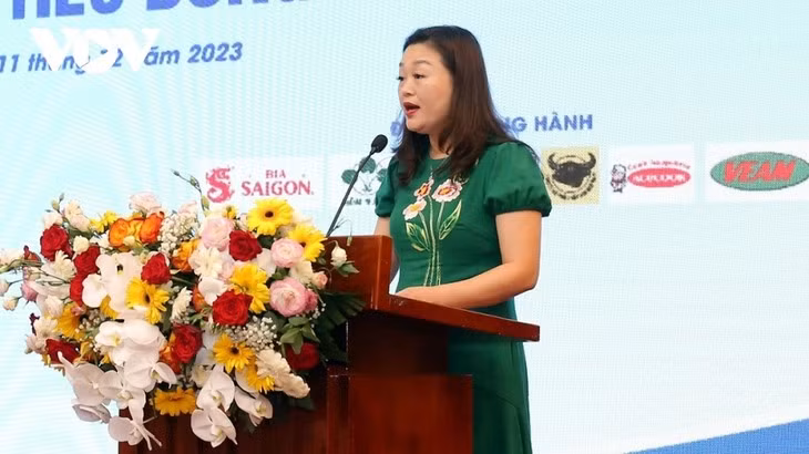 Les Vietnamiens optent pour les produits domestiques ảnh 2