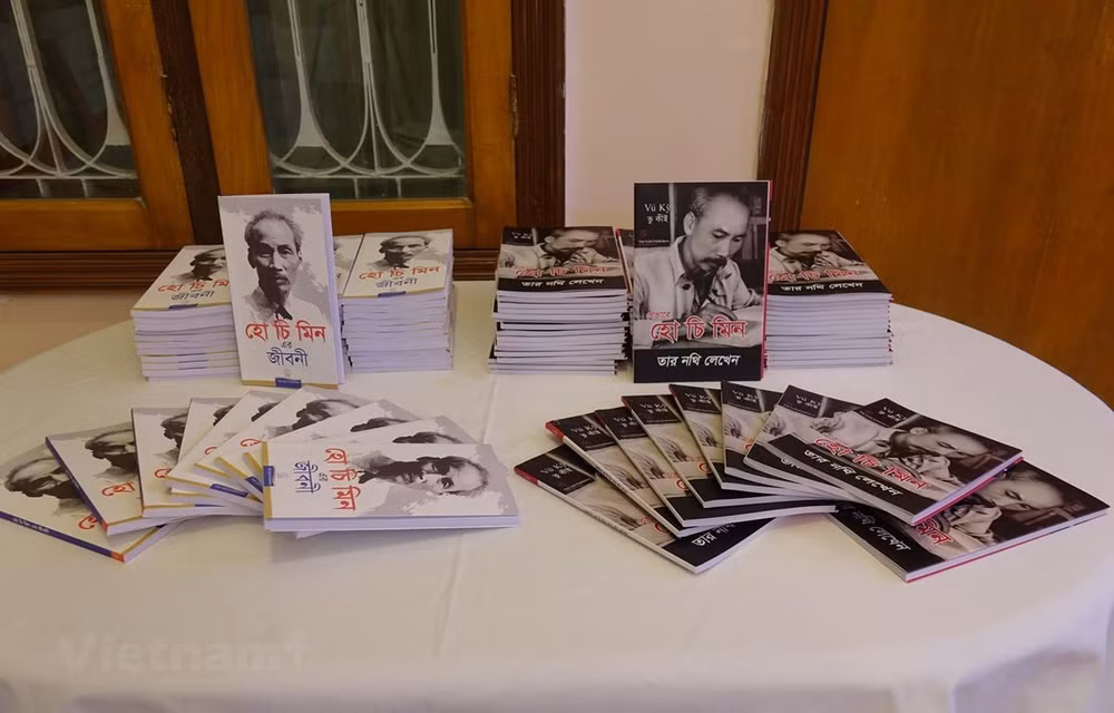 Présentation d'un livre sur la biographie du Président Ho Chi Minh au Bangladesh ảnh 1