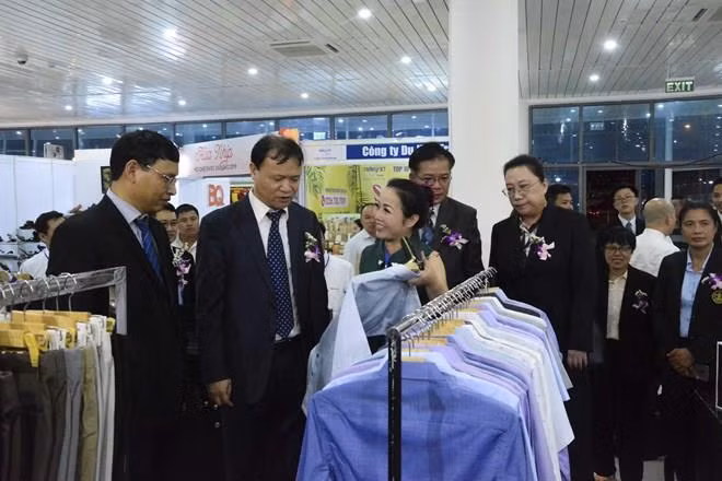 La foire internationale commerciale, touristique et d’investissement du Couloir économique Est-Ouest ảnh 1