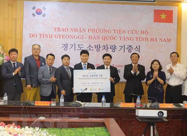 Multiplier les échanges et resserrer la coopération entre Ha Nam (Vietnam) et Gyeonggi (R. de Corée) ảnh 1