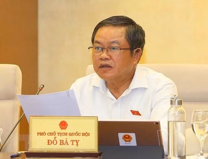 Le vice-président de l'Assemblée nationale Do Ba Ty en visite de travail en Espagne ảnh 1