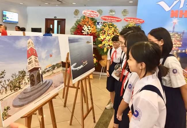 La VNA et Vietsovpetro organisent l’exposition photographique « Vietnam-vue de la mer » ảnh 1 La VNA et Vietsovpetro organisent l’exposition photographique « Vietnam-vue de la mer » ảnh 1