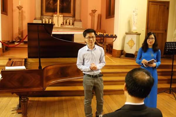 Un concert spécial pour collecter des aides pour les étudiants vietnamiens méritants ảnh 3