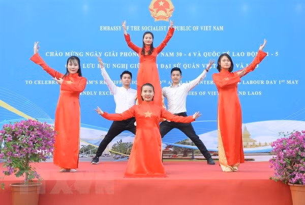 L'échange d'amitié Vietnam - Laos en Chine ảnh 2