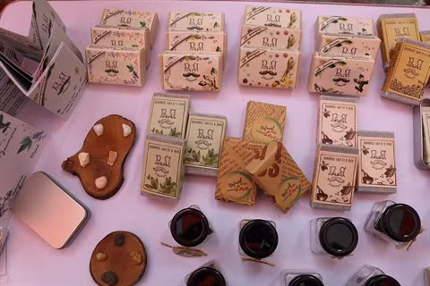 Manger et boire tous ensemble de manière propre pour un mode de vie durable ảnh 2