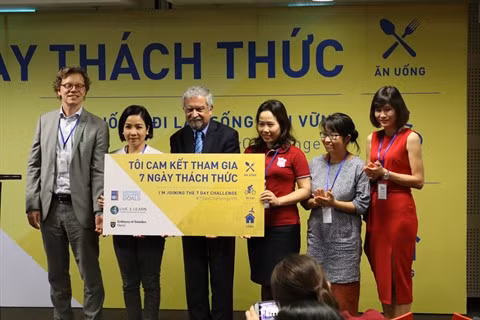 Manger et boire tous ensemble de manière propre pour un mode de vie durable ảnh 1