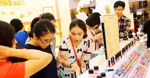 Des Vietnamiennes prêtes à dépenser pour des produits cosmétiques importés ảnh 2