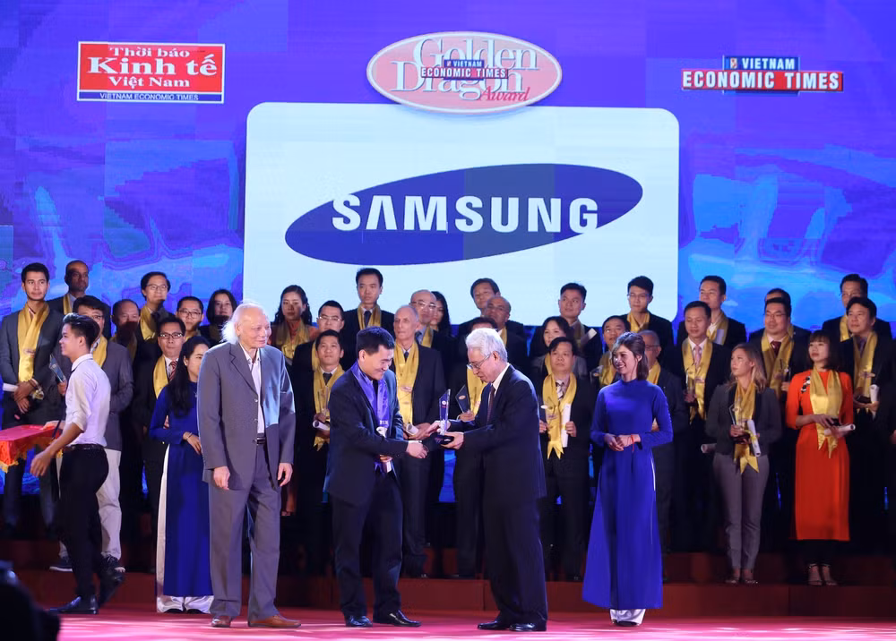 Remise du prix Dragon d’or aux meilleures entreprises au Vietnam ảnh 1