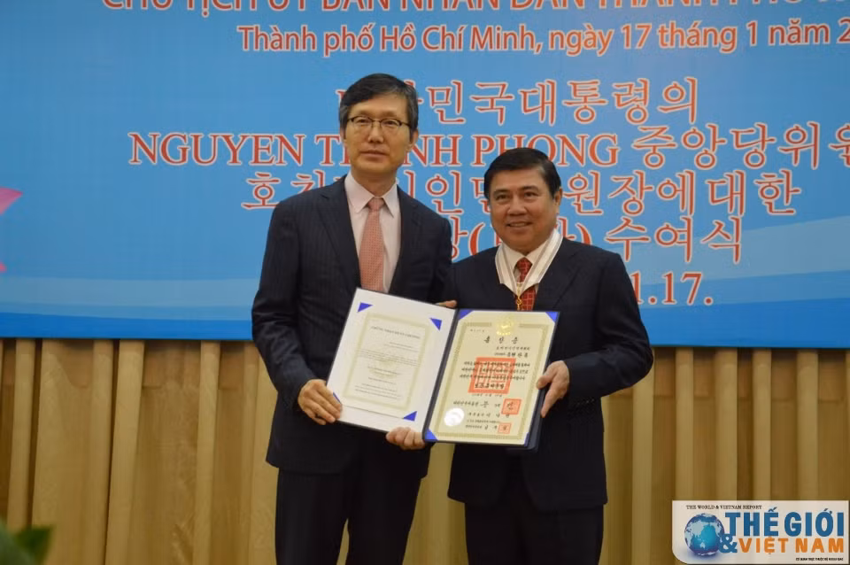 Un dirigeant de Ho Chi Minh-Ville reçoit l’Ordre du Mérite culturel sud-coréen ảnh 1