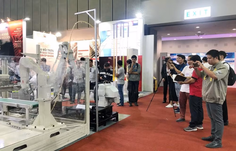Ouverture d’une série de salons sur l’industrie auxiliaire à Ho Chi Minh-Ville ảnh 1