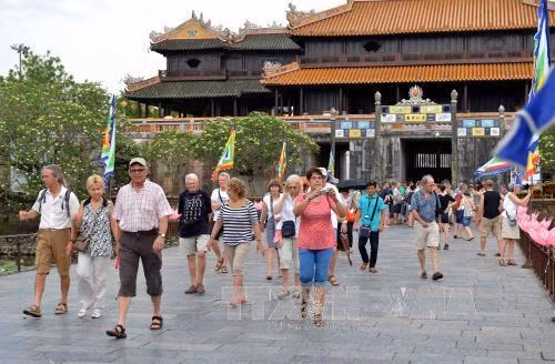 Le Vietnam accueille un nombre record des voyageurs étrangers en octobre ảnh 1