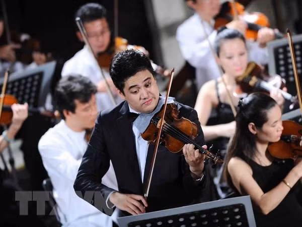 Le violoniste talentueux Bui Cong Duy débutera la saison des concerts en 2019 ảnh 1