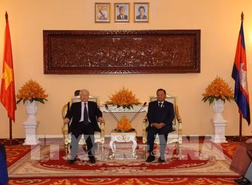 Les activités du secrétaire général du PCV et président Nguyen Phu Trong au Cambodge ảnh 1
