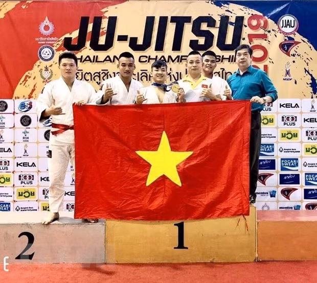 Le Vietnam remporte une médaille d'or en Jiu-Jitsu en Thaïlande ảnh 1