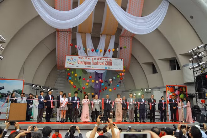 Le Festival du Vietnam haut en couleur au Japon ảnh 1