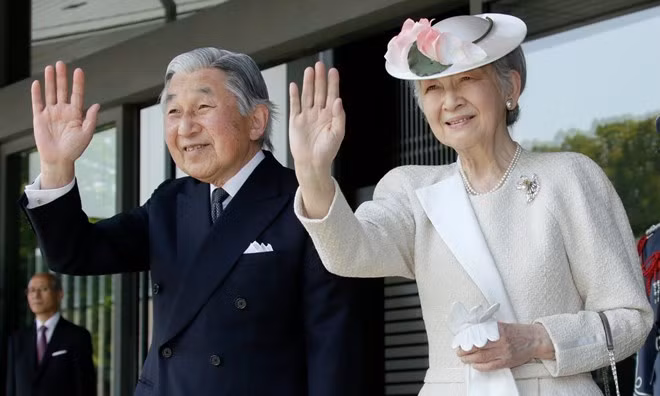 Japon: la visite de l'empereur Akihito et de son épouse Michiko, un jalon historique ảnh 1