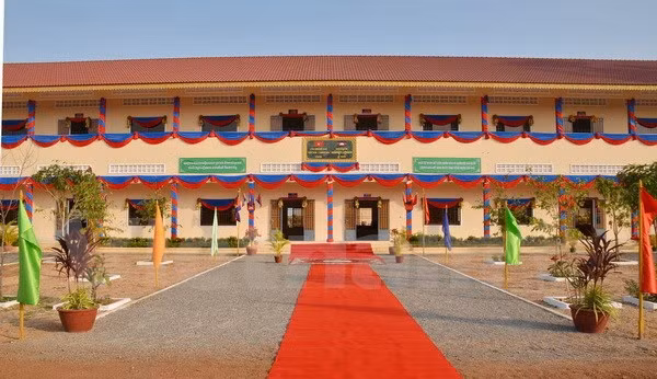 Inauguration d’un ouvrage de l'Ecole du génie du Cambodge financée par le Vietnam ảnh 2