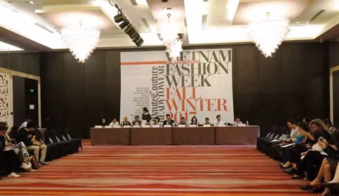 Hanoï : praticité et simplicité à la Semaine de la mode automne-hiver 2017 ảnh 1